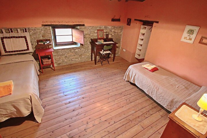 Room 18 of 118