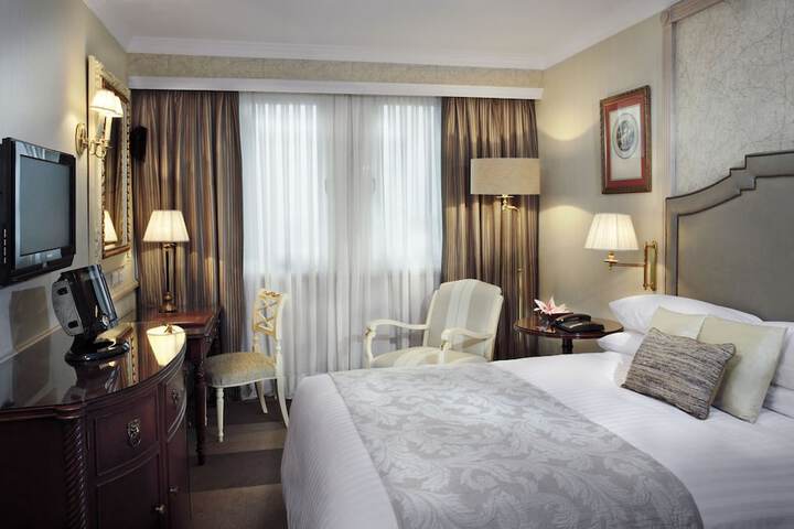 Room 6 of 172