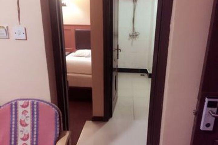 Room 12 of 30
