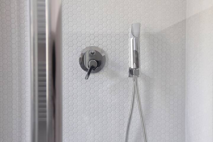 Room 25 of 33
