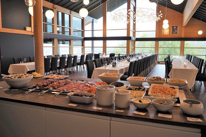 Dining 17 of 56