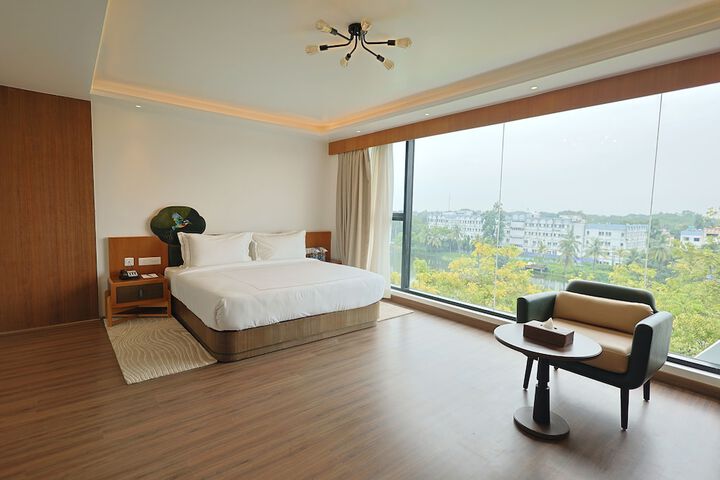 Room 12 of 32