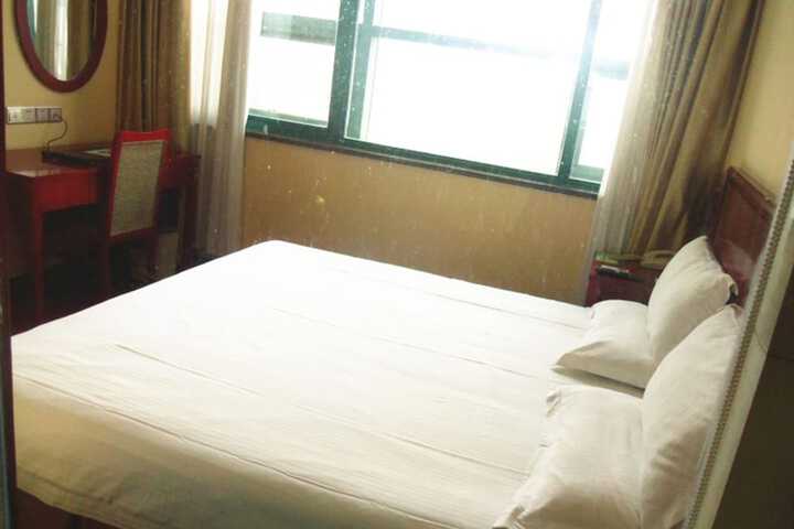 Room 10 of 32