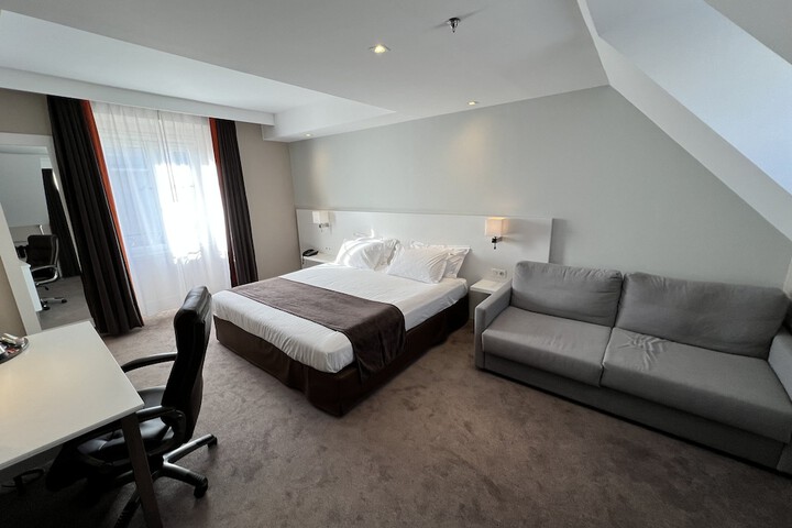 Room 40 of 92