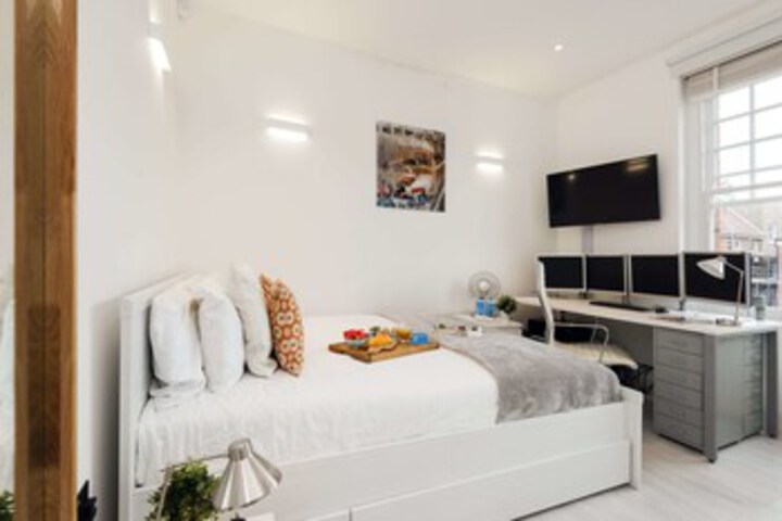 Room 8 of 20