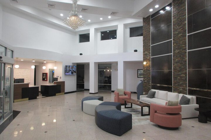 Entrance & Lobby