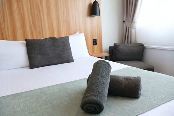 Room 2 of 34
