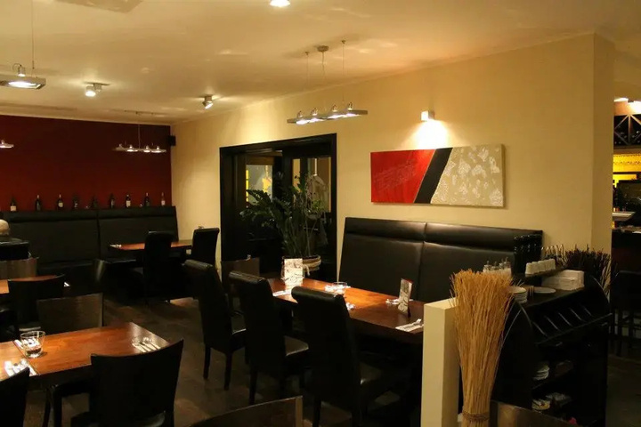 Dining 4 of 7