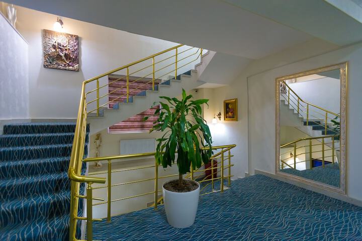 Ballroom/Hall 42 of 45