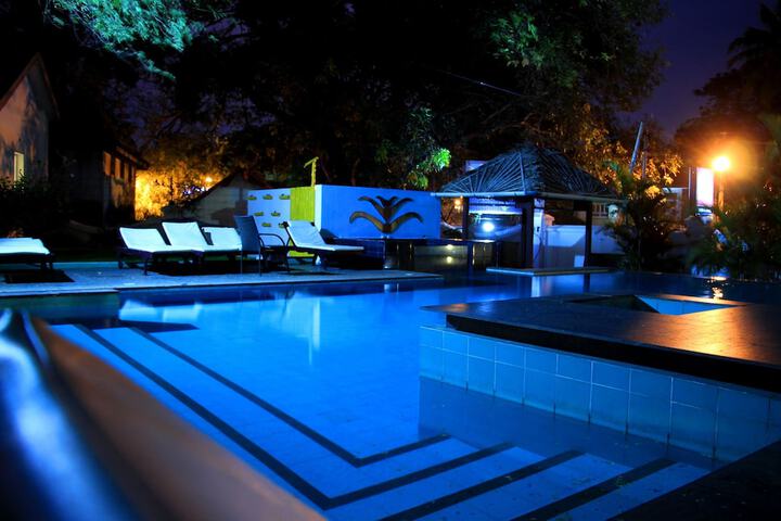 Hotel Pool
