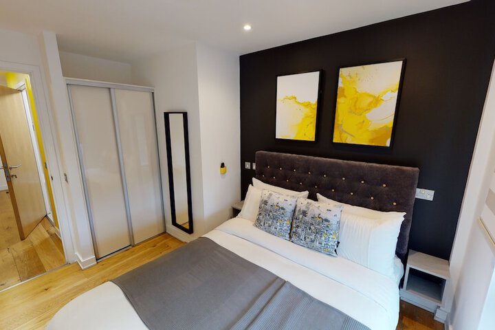 Room 32 of 296