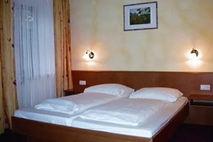 Room 3 of 7