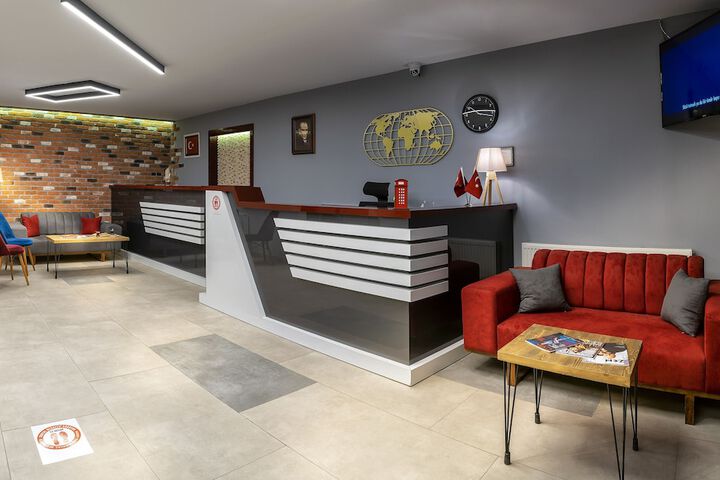 Lobby lounge