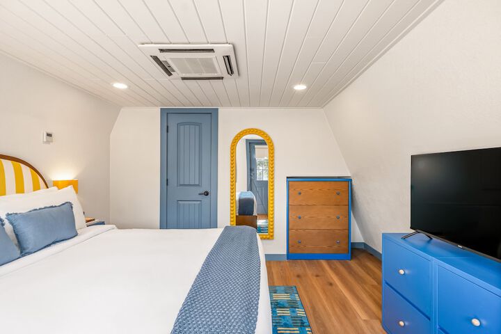 Room 2 of 72