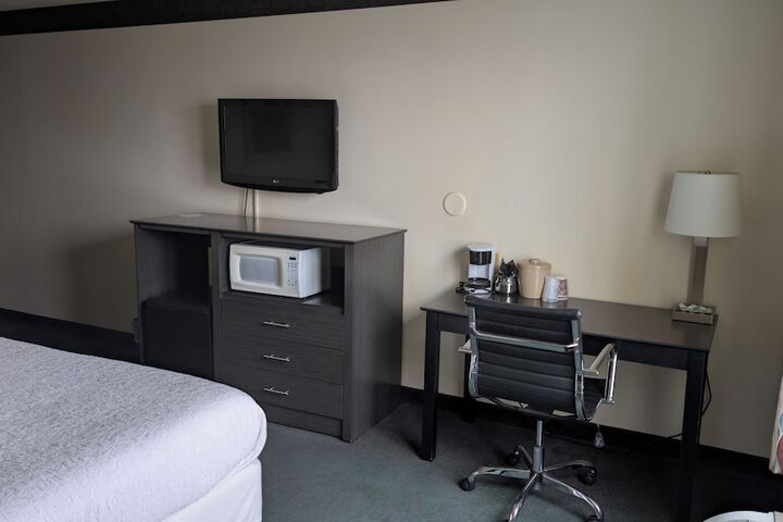 Room 9 of 28