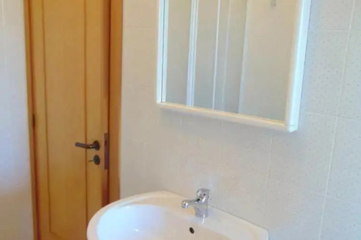 Room 9 of 18