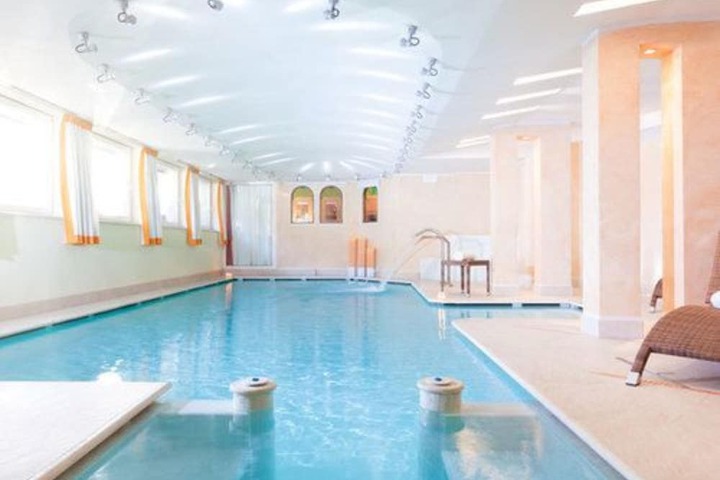 Hotel with Pool