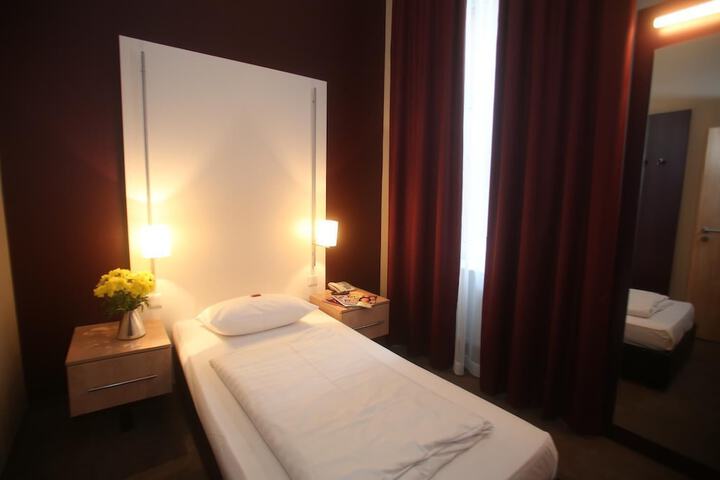 Room 10 of 23
