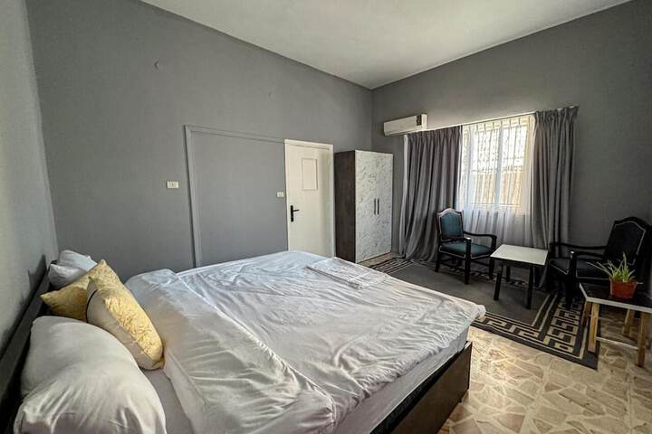 Room 4 of 32