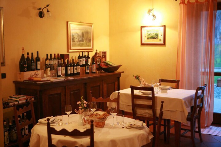 Dining 11 of 33