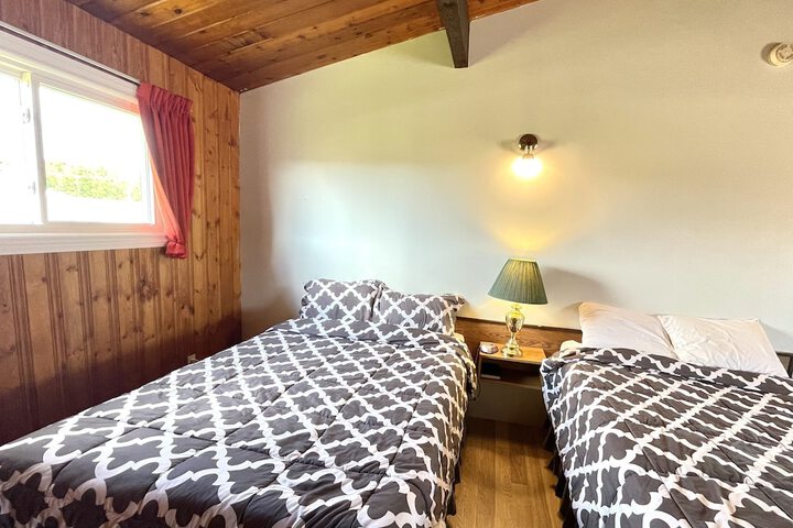 Room 12 of 18
