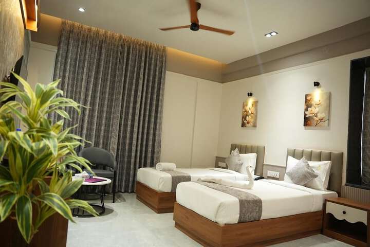 Room 9 of 39
