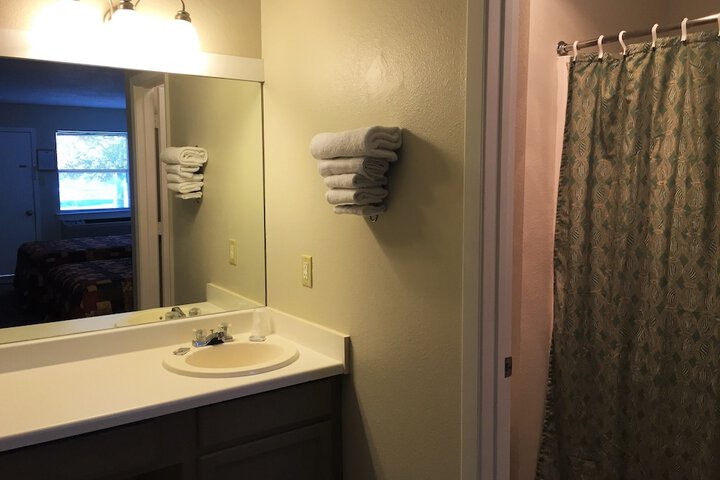 Bathroom sink