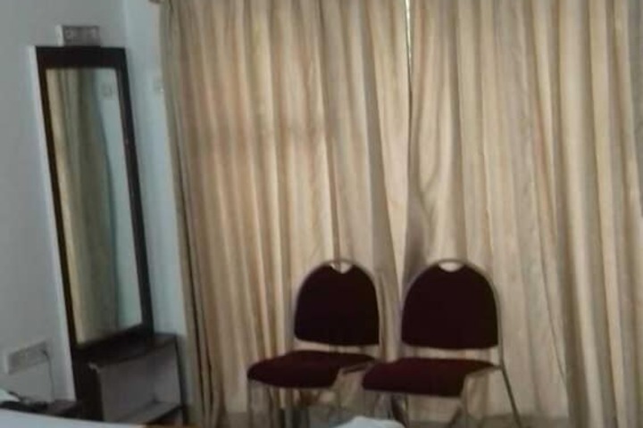 Room 4 of 8