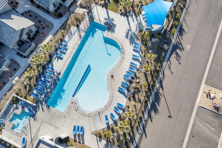 Pool 40 of 64