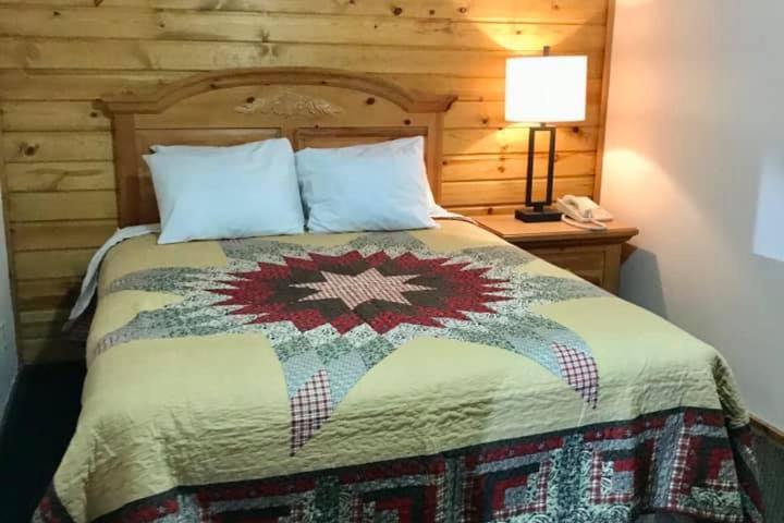 2 Queen Beds (1 of 28)
