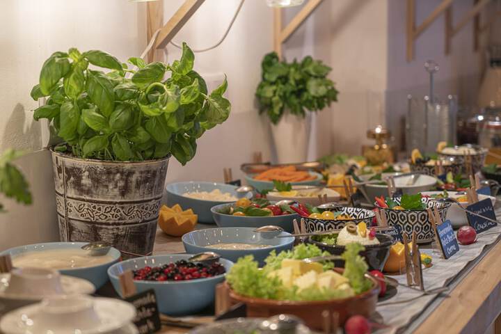 Dining 47 of 66