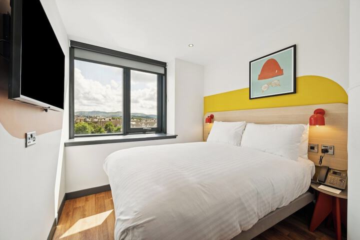 Room 15 of 47