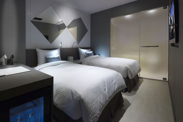 Room 9 of 36