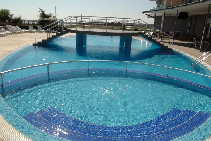 Pool 12 of 21