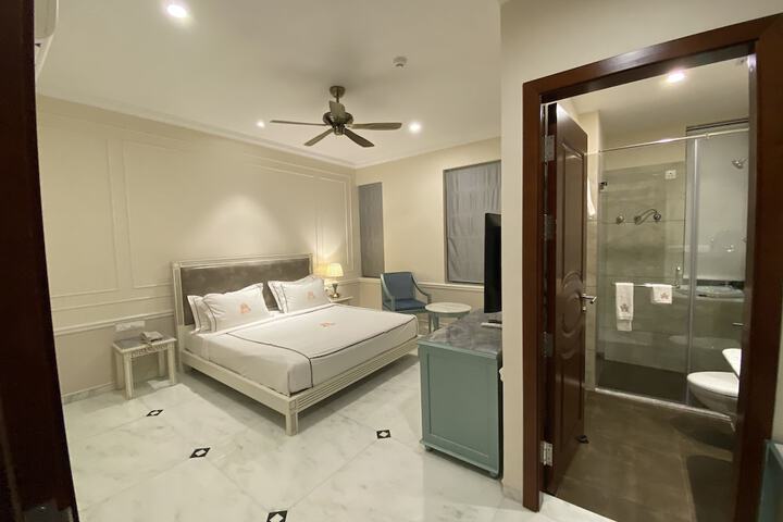 Room 4 of 23