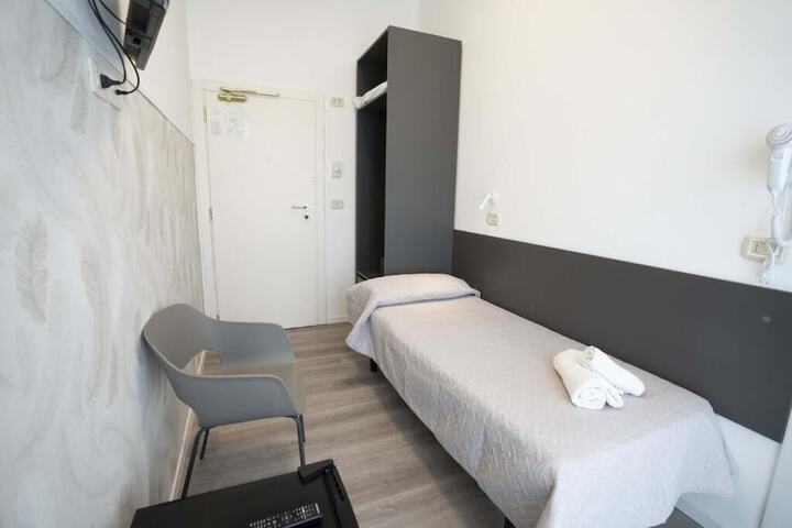 Room 5 of 61