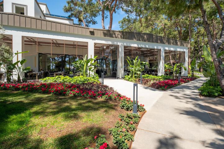 Hotel Exterior 309 of 341