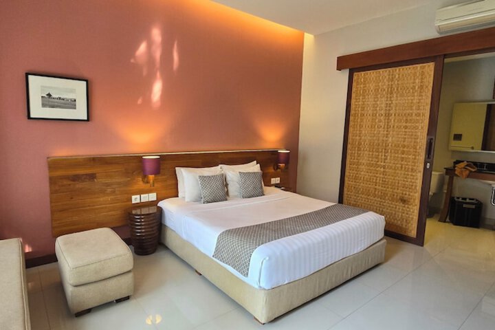 Room 8 of 53