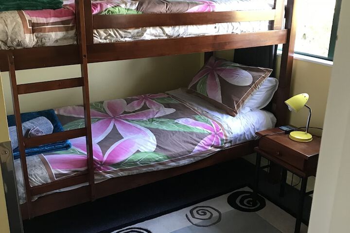 Room 6 of 76
