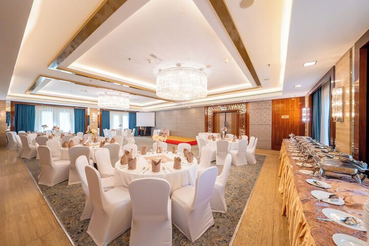Ballroom/Hall 40 of 53