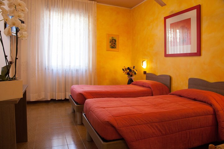 Room 5 of 34