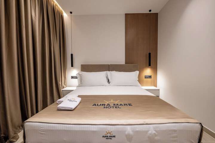 Room 32 of 244