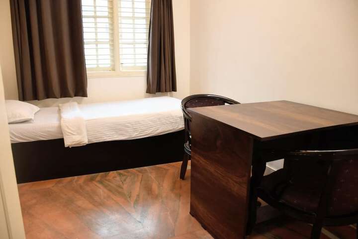Room 6 of 19