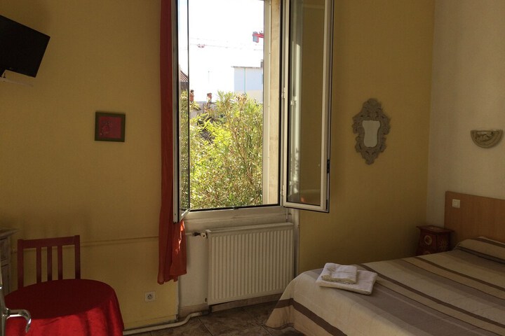 Room 27 of 43