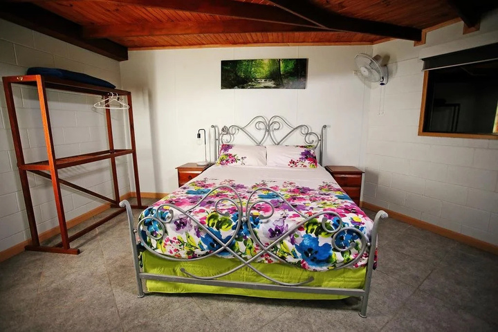 Room 4 of 7