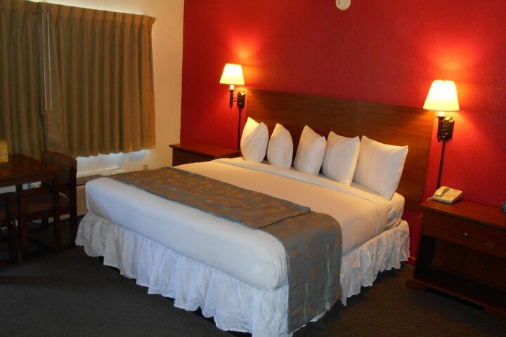 Room 4 of 28