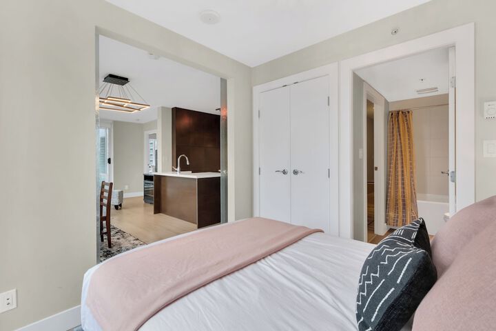 Room 3 of 20