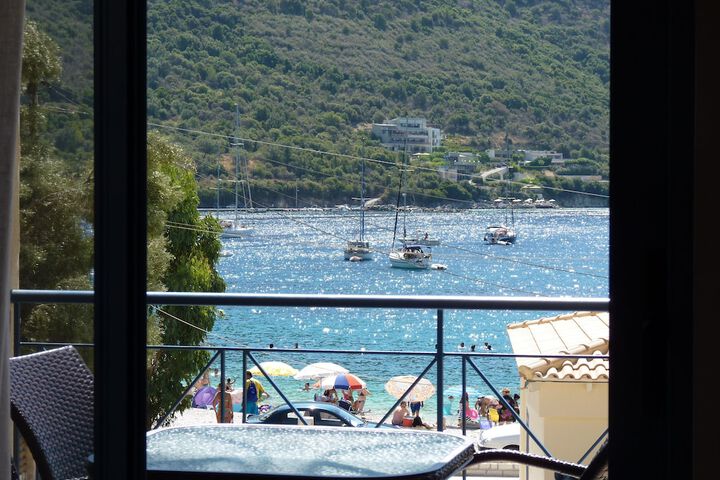 Ilianthos Apartments & Studios