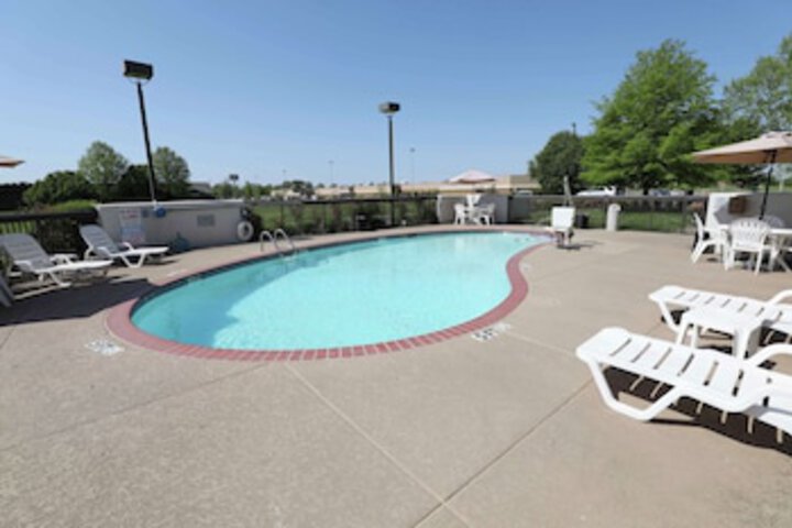 Pool 64 of 105