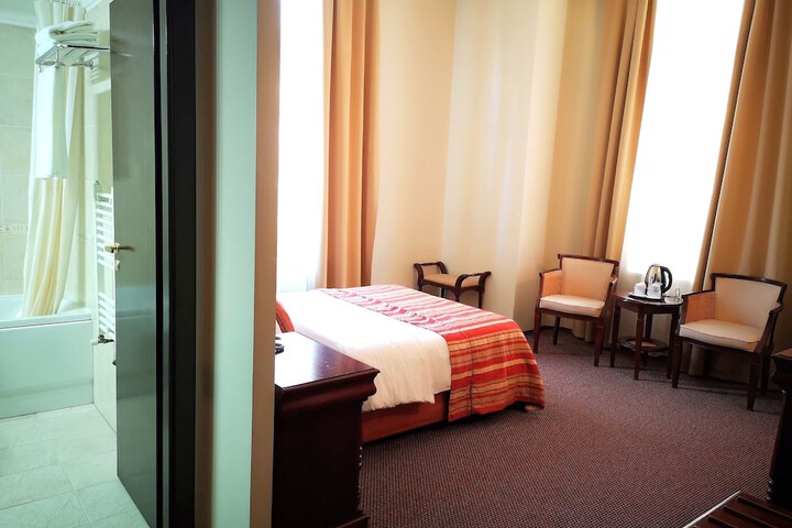 Room 7 of 50